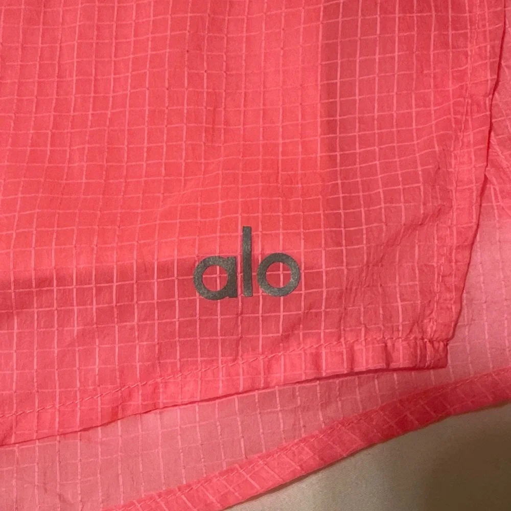 Alo Yoga Women's Game Time Neon Pink Bubblegum Shorts - Picture 2 of 12